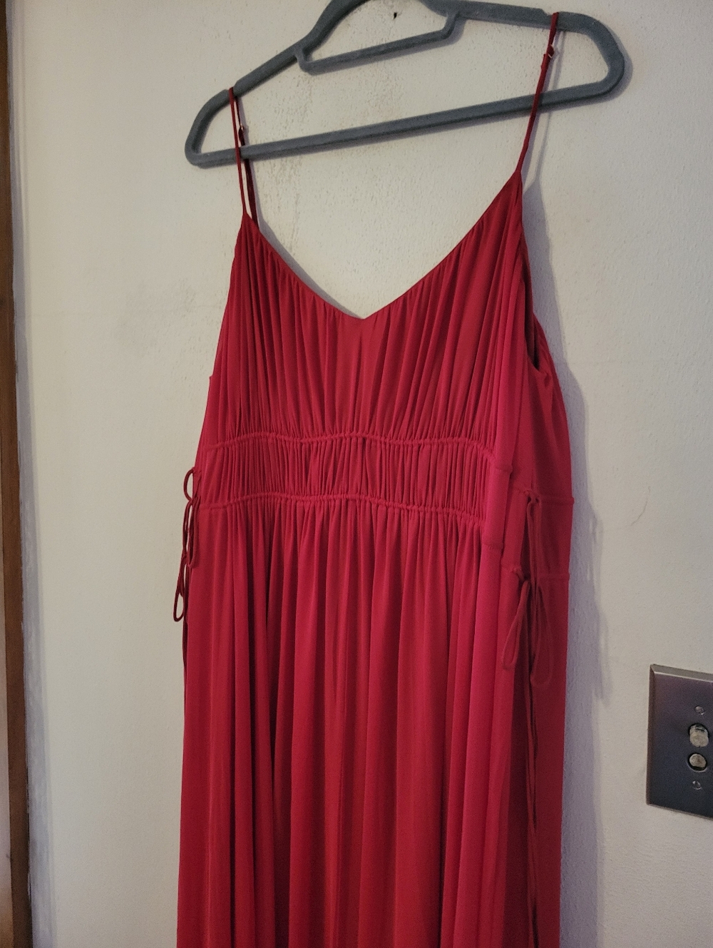 Madewell Gathered V-neck Midi Dress - red - Picture 9 of 13